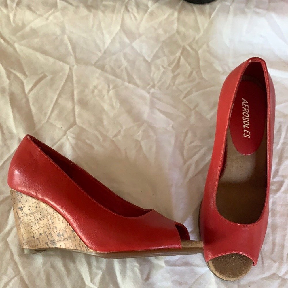 AEROSOLES red leather wedges